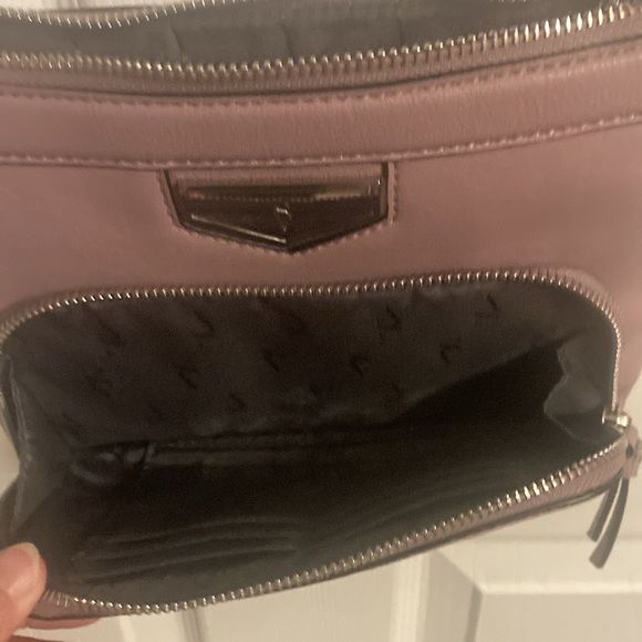 Simple Vera crossover bag - Picture 9 of 13